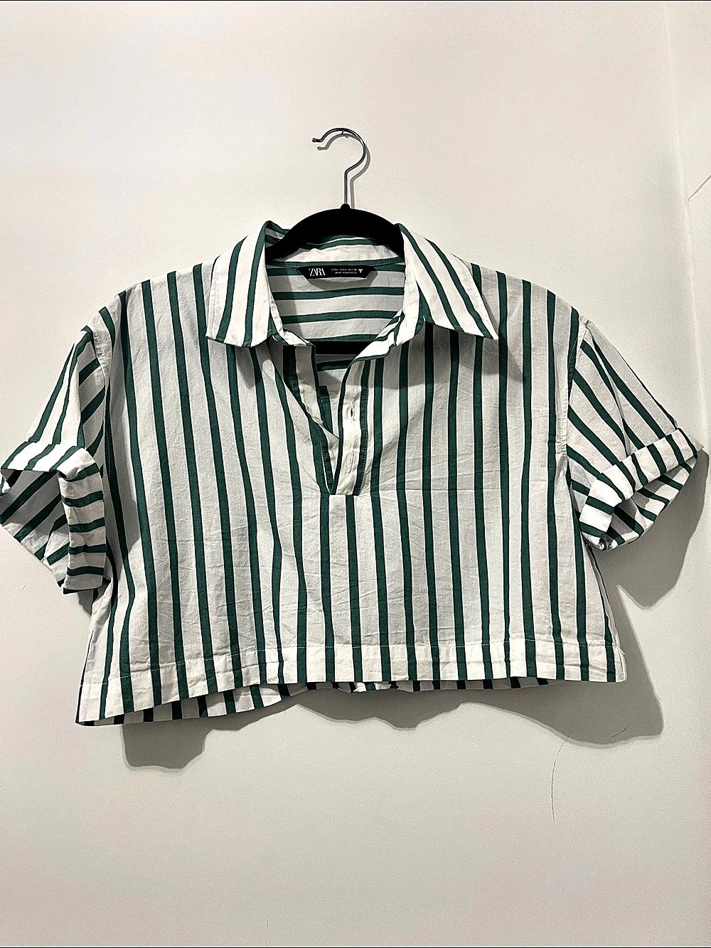 Zara Striped Cropped Shirt in Green & White Size 6 Like New